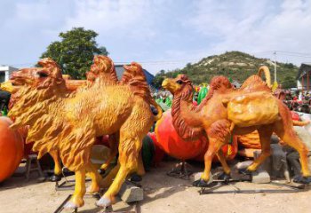 玻璃鋼彩繪仿真駱駝雕塑藝術(shù)之美的完美呈現(xiàn)