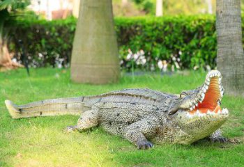 玻璃鋼仿真動物雕塑點亮園林景觀