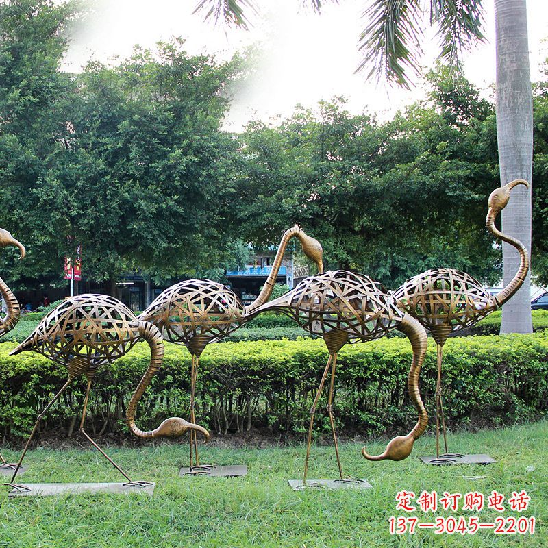 不銹鋼抽象網(wǎng)格仙鶴，公園草坪動物雕塑擺件