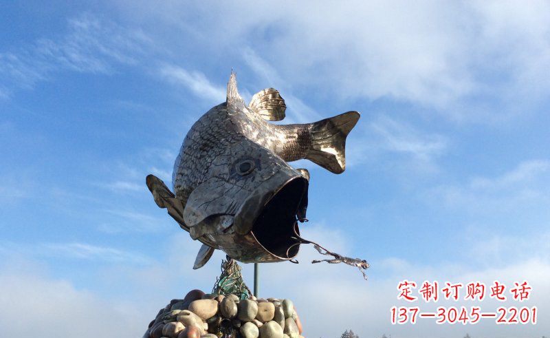 不銹鋼鯉魚和青蛙動物雕塑