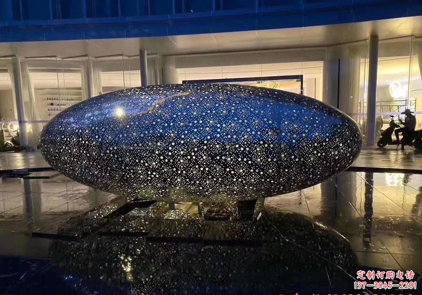 不銹鋼鏤空景觀雕塑