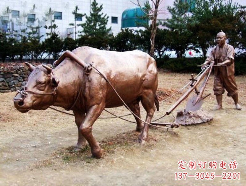 耕犁人物公園景觀玻璃鋼仿銅擺件