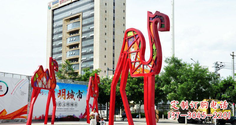 品質(zhì)精良的公園不銹鋼駱駝雕塑