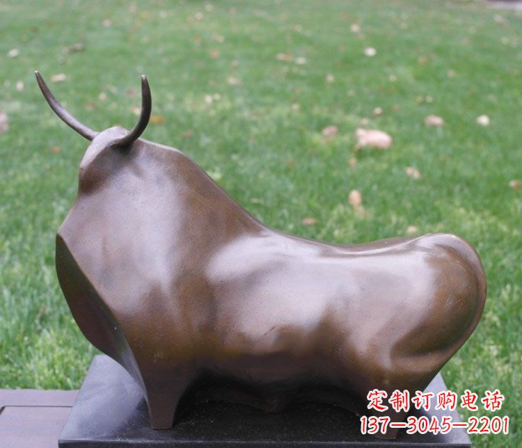 公園抽象牛銅雕2