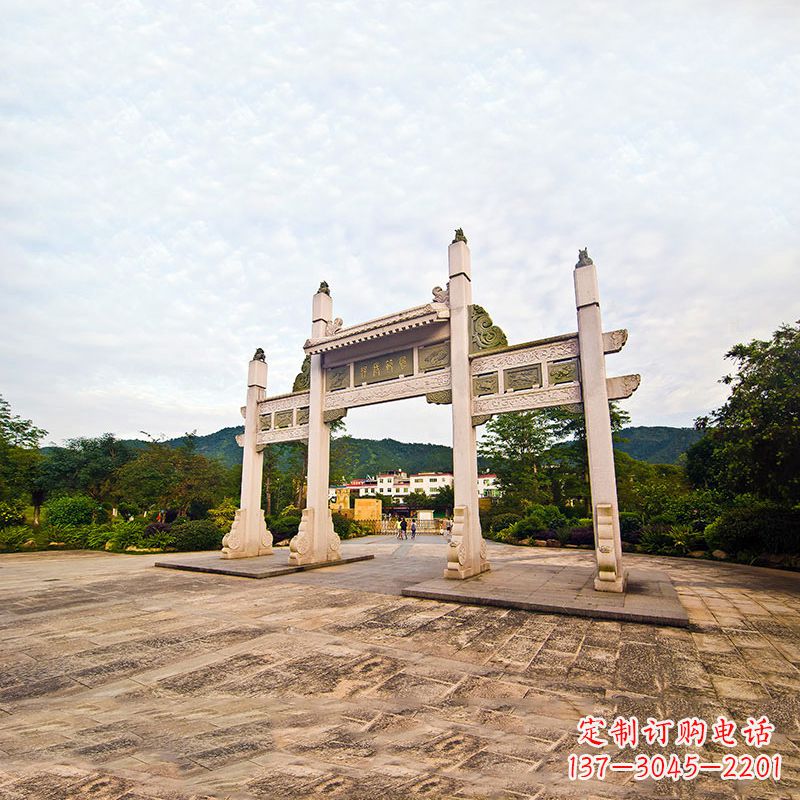 公園廣場(chǎng)沖天式石牌坊