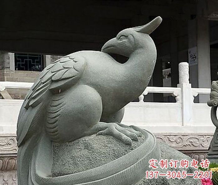 精美的鳳凰石雕