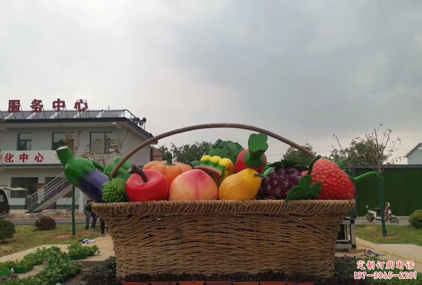 公園生態(tài)園玻璃鋼仿真水果籃雕塑