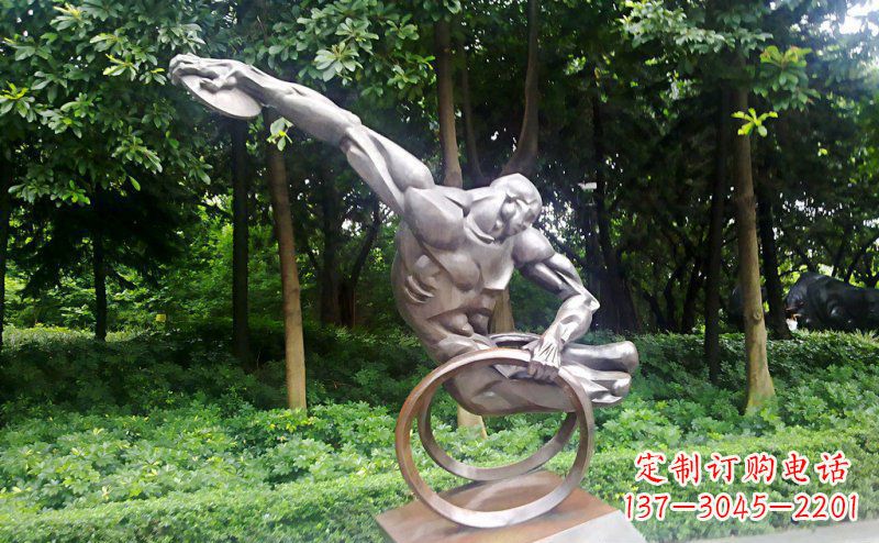 公園坐輪椅擲鐵餅的人物景觀銅雕