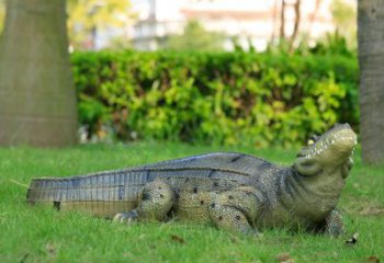 合嘴仿真鱷魚公園園林草坪動物雕塑擺件