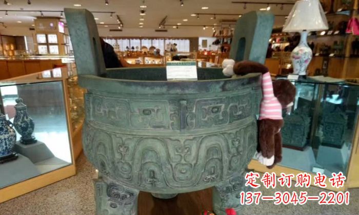 青銅三足鼎雕塑