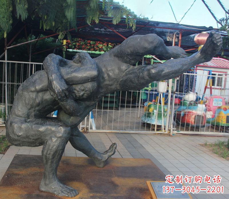 摔跤人物公園銅雕