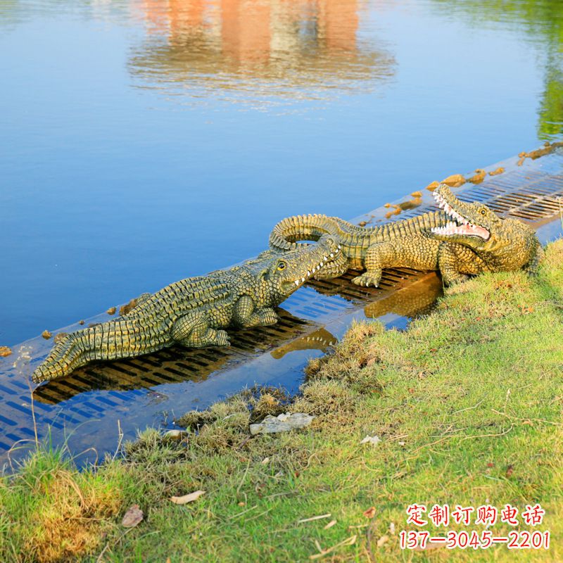 水景裝飾仿真動(dòng)物雕塑，玻璃鋼鱷魚(yú)動(dòng)物雕塑擺件